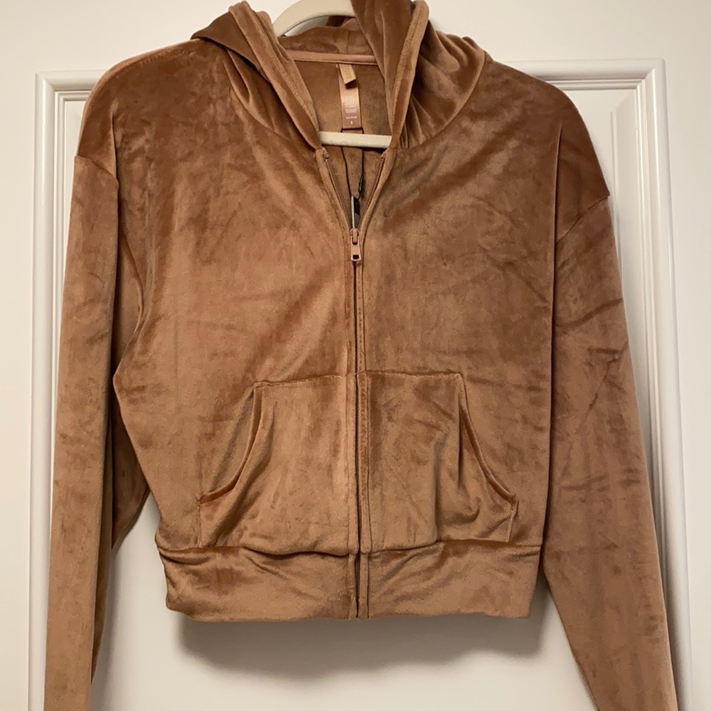 SKIMS
Beige Velour Hoodie